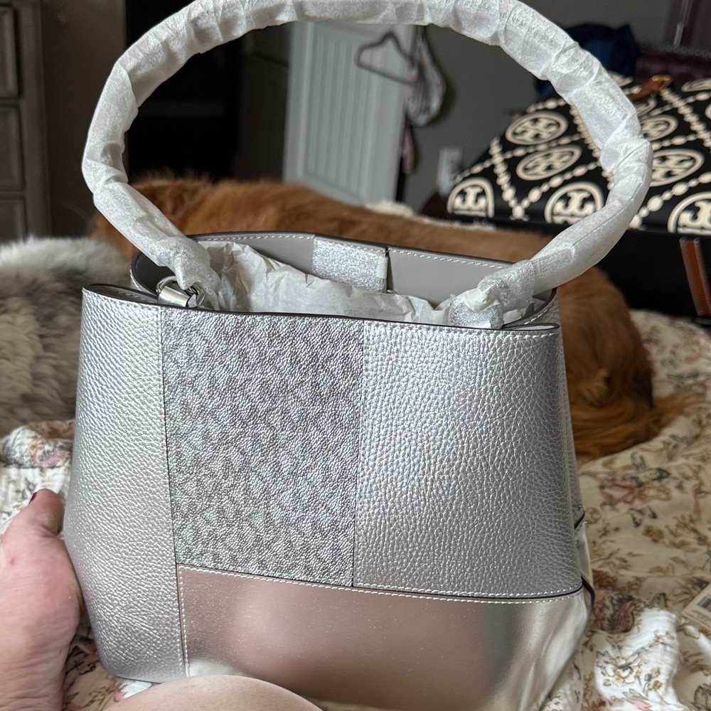 Michael Kors Metallic Silver Shoulder Bag new with tags - Picture 3 of 4